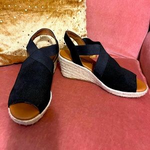 Sonoma black sandals, Like New